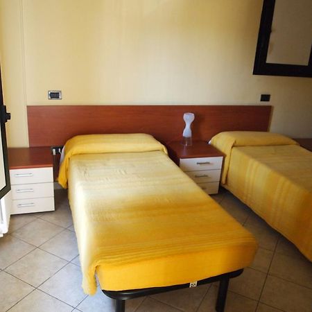 Готель Caffetteria Dell'Angolo Borghetto Secondo Екстер'єр фото