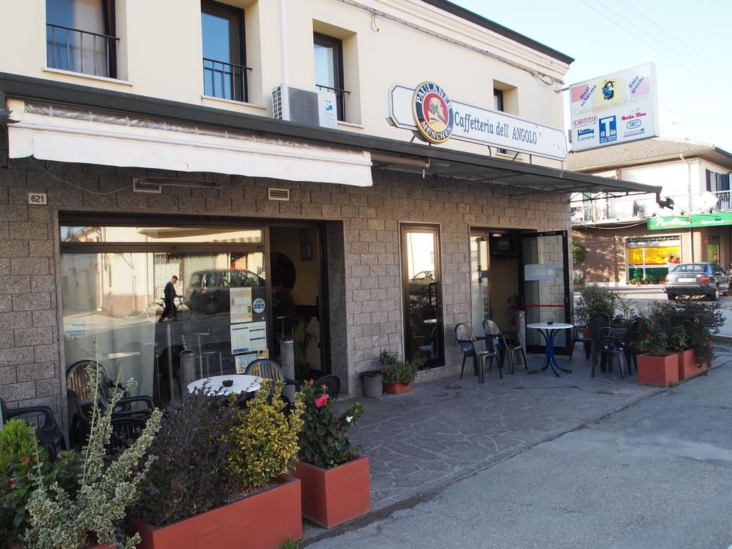 Готель Caffetteria Dell'Angolo Borghetto Secondo Екстер'єр фото